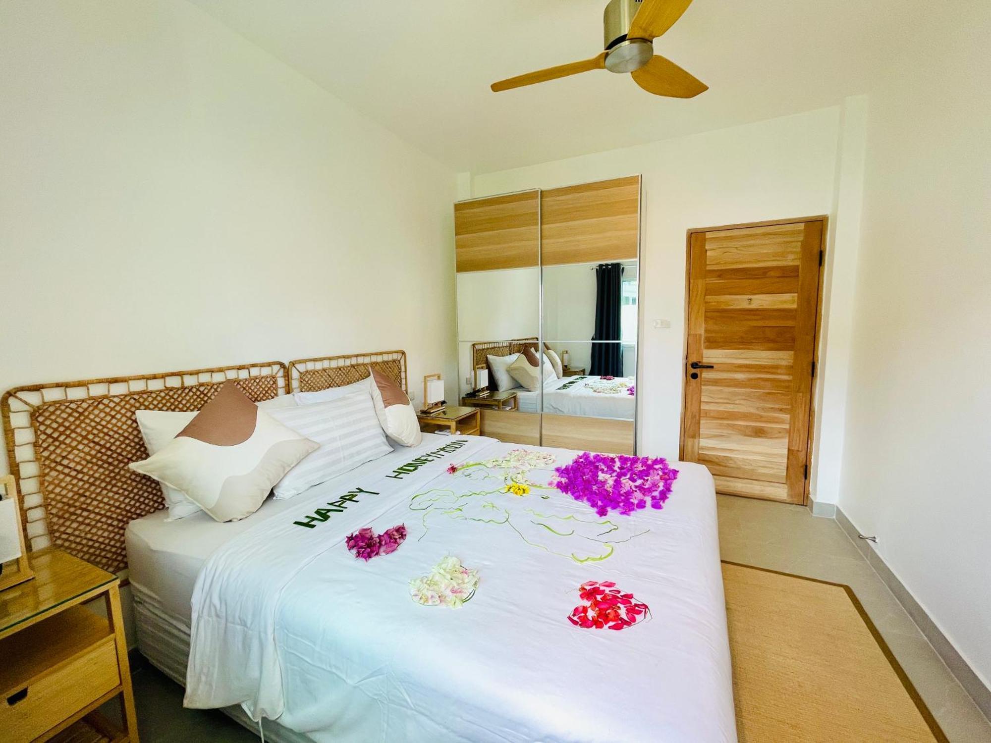 Baan Saint-Tropez Seaview Villas Kata Beach Zewnętrze zdjęcie